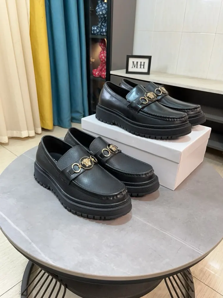 Versace casual slip-on style The upper