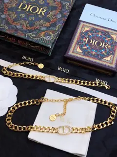 New DIOR retro set The same brass material as the counter