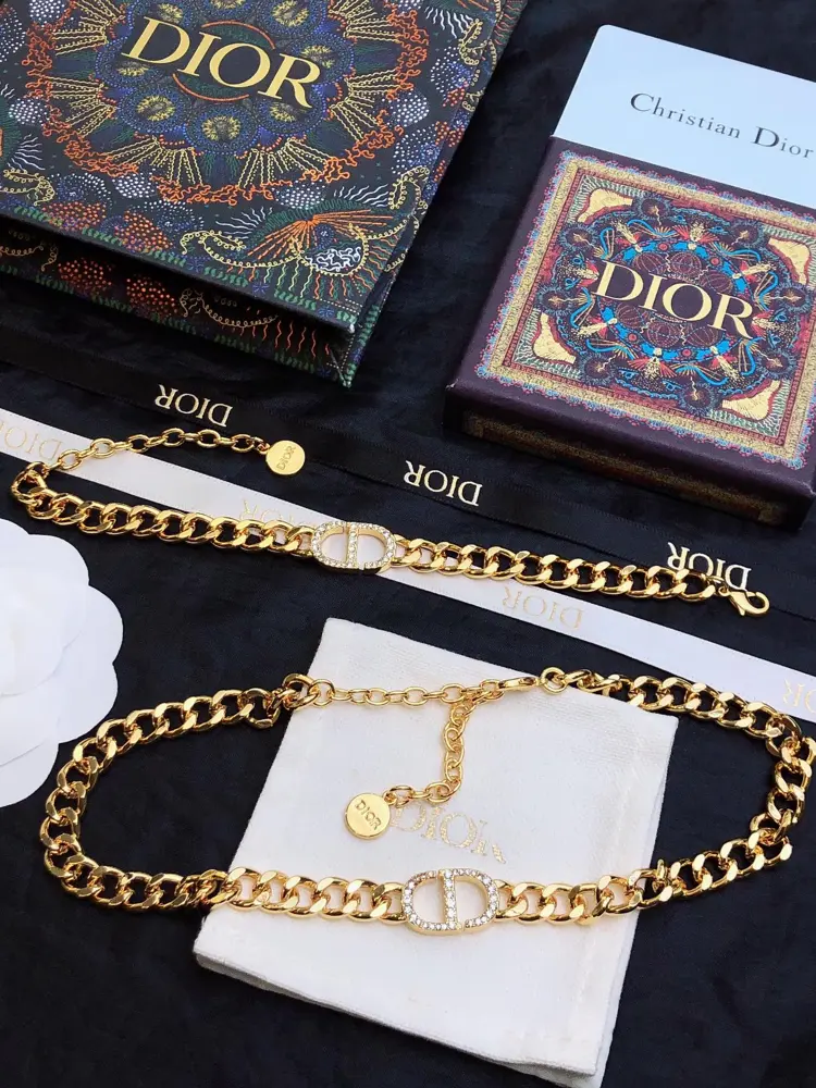 New DIOR retro set The same brass material as the counter