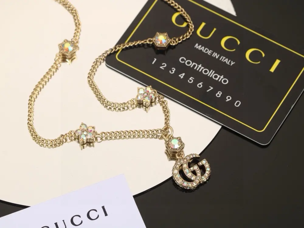 Gucci necklaces are high-end and beautiful. Because they are limited edition