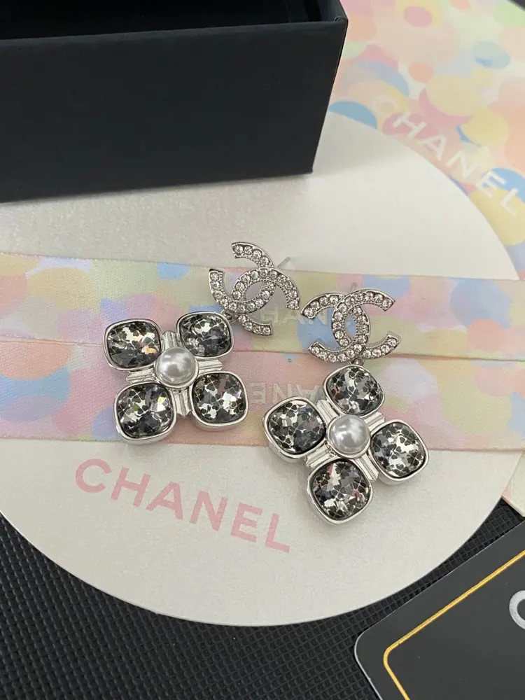 Chanel crystal camellia full diamond letter earrings jewelry