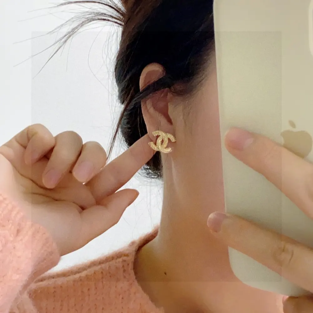 Chanel gold-plated small pearl earrings very casual and high-end highest version on the