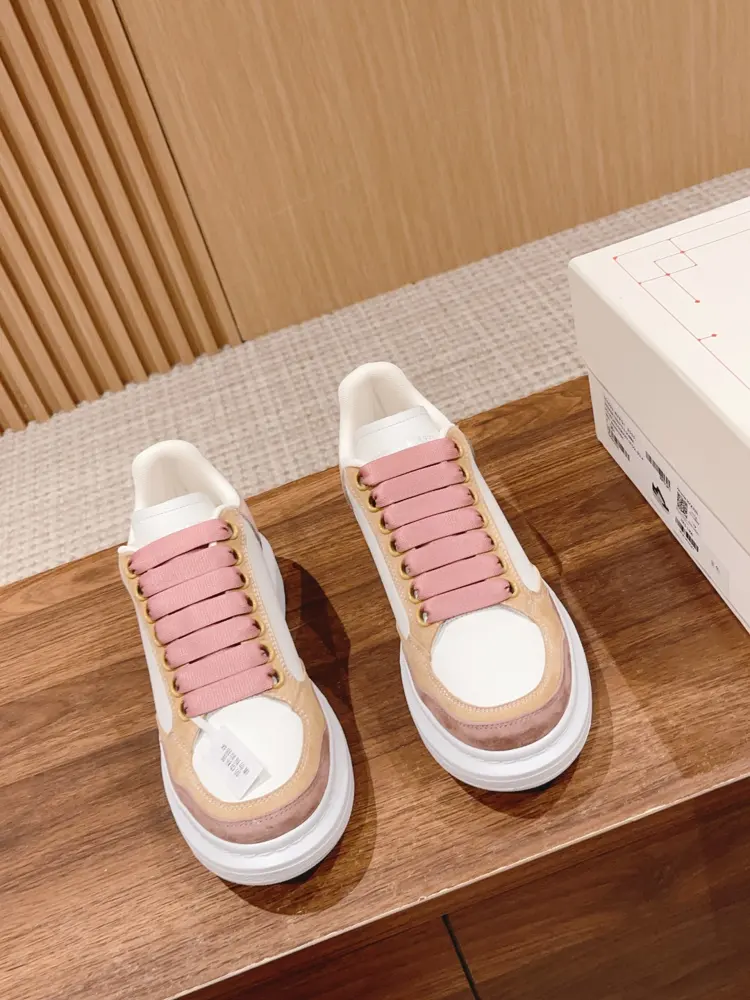 Alexander McQueen is the classic king of white shoes. There are indeed many people making