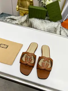 Gucci’s latest hit flat slippers