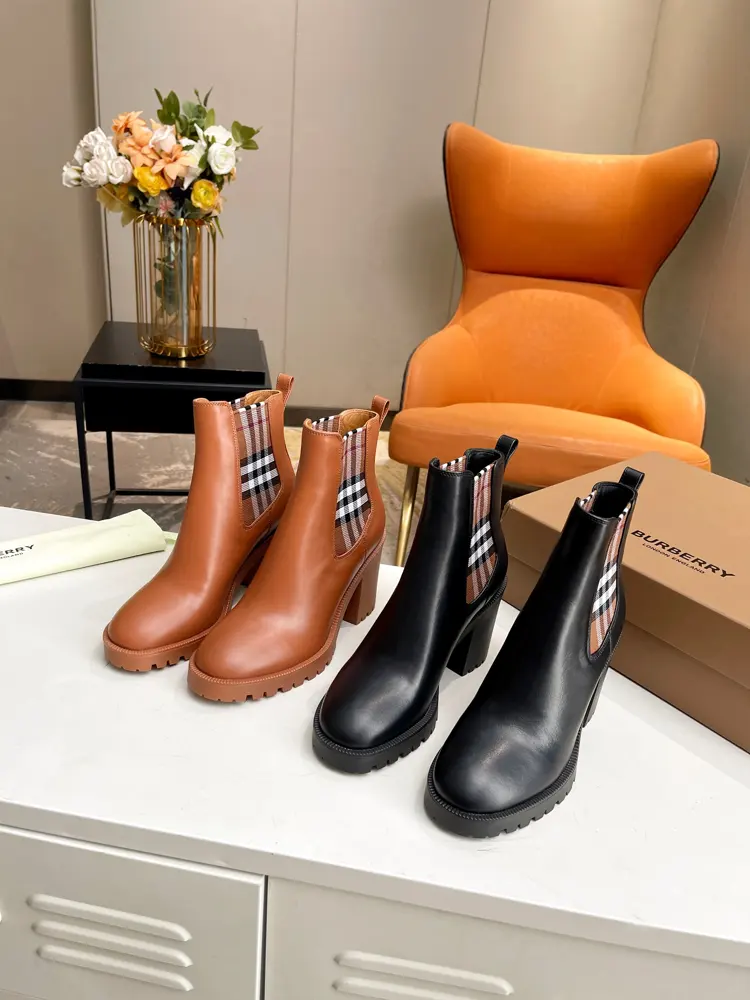 BURBERRY new Chelsea Martin boots