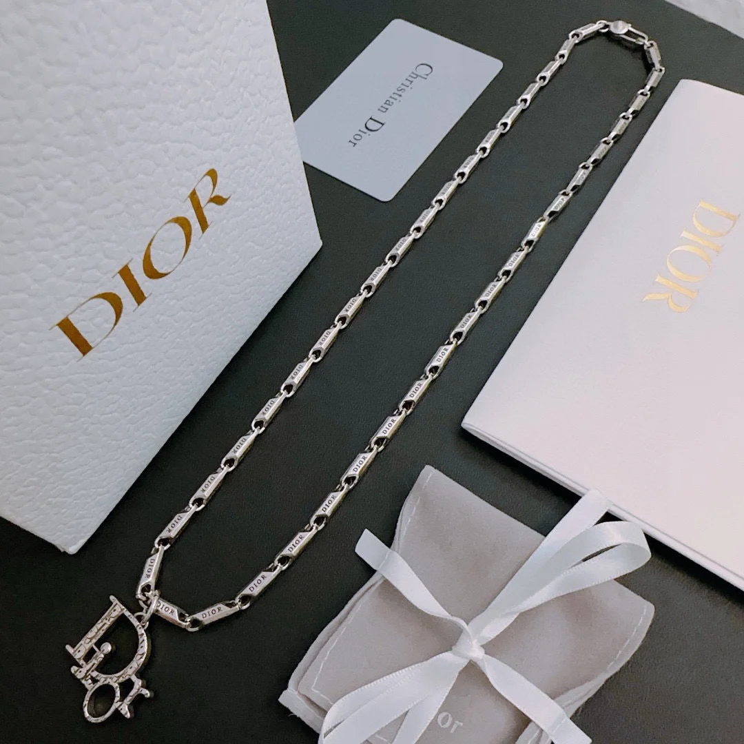 DIOR new retro elements