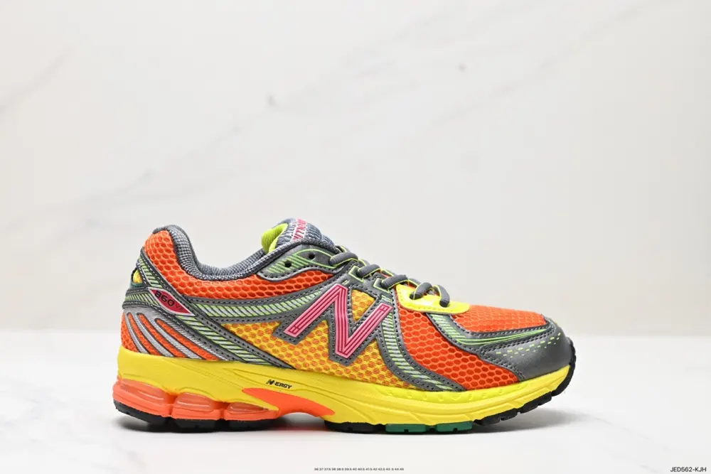 New Balance Paying tribute to the retro luxury sedan ML860DE2