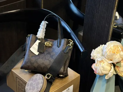 COACH Tote