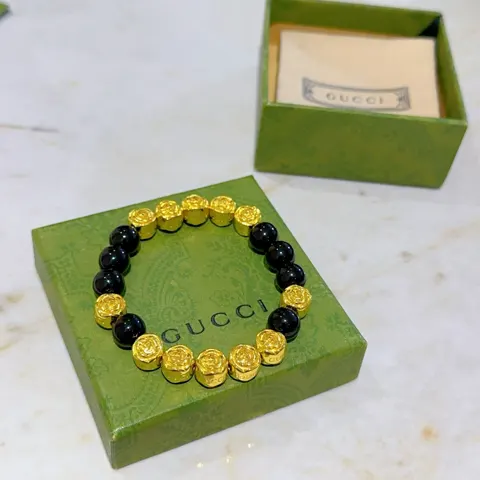 Gucci Luxury bracelets for men and women. The latest black agate beaded bracelet is of a