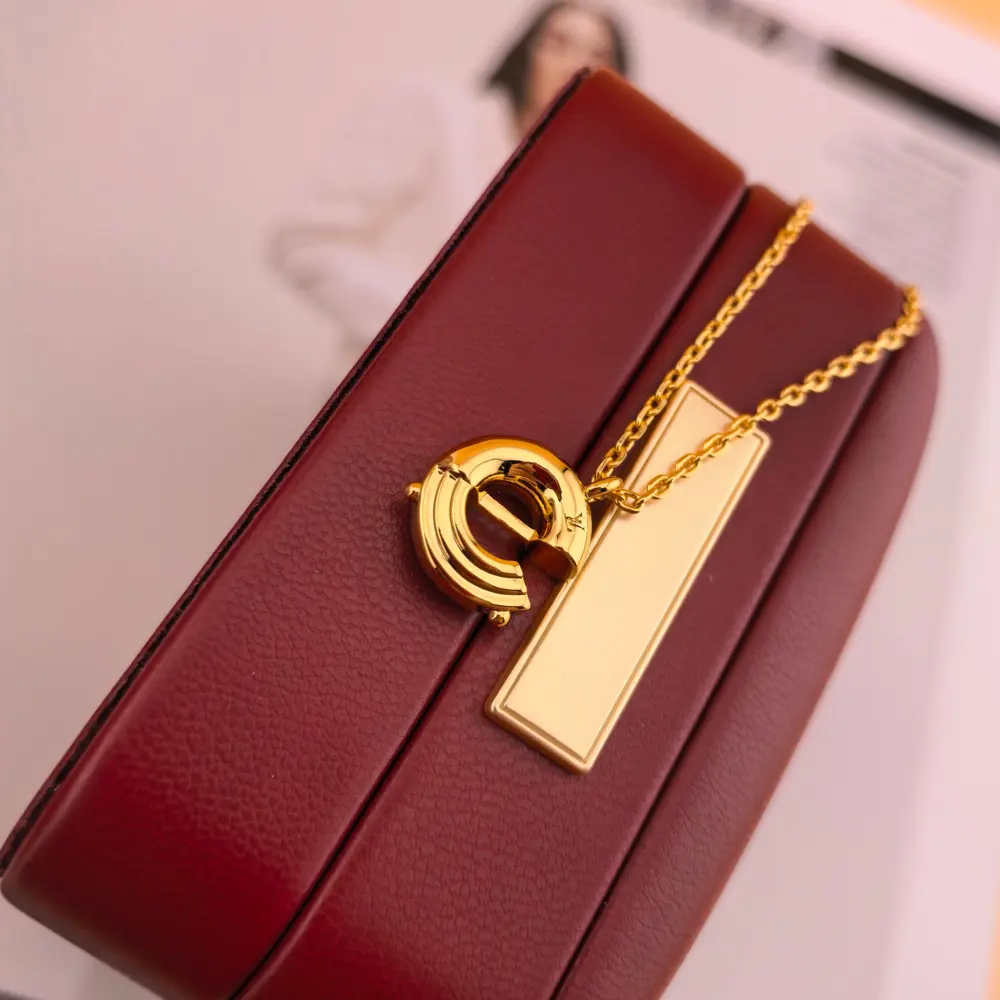 LOUIS VUITTON swept the fashion world