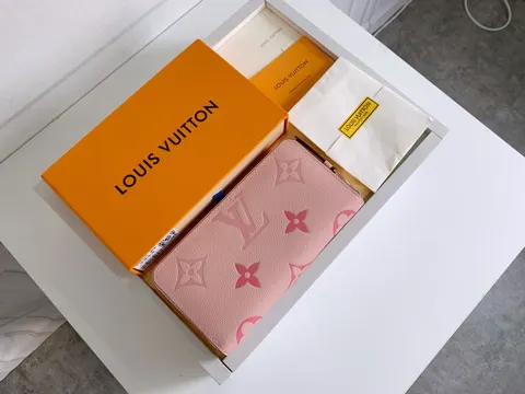 Louis Vuitton Wallet M80402