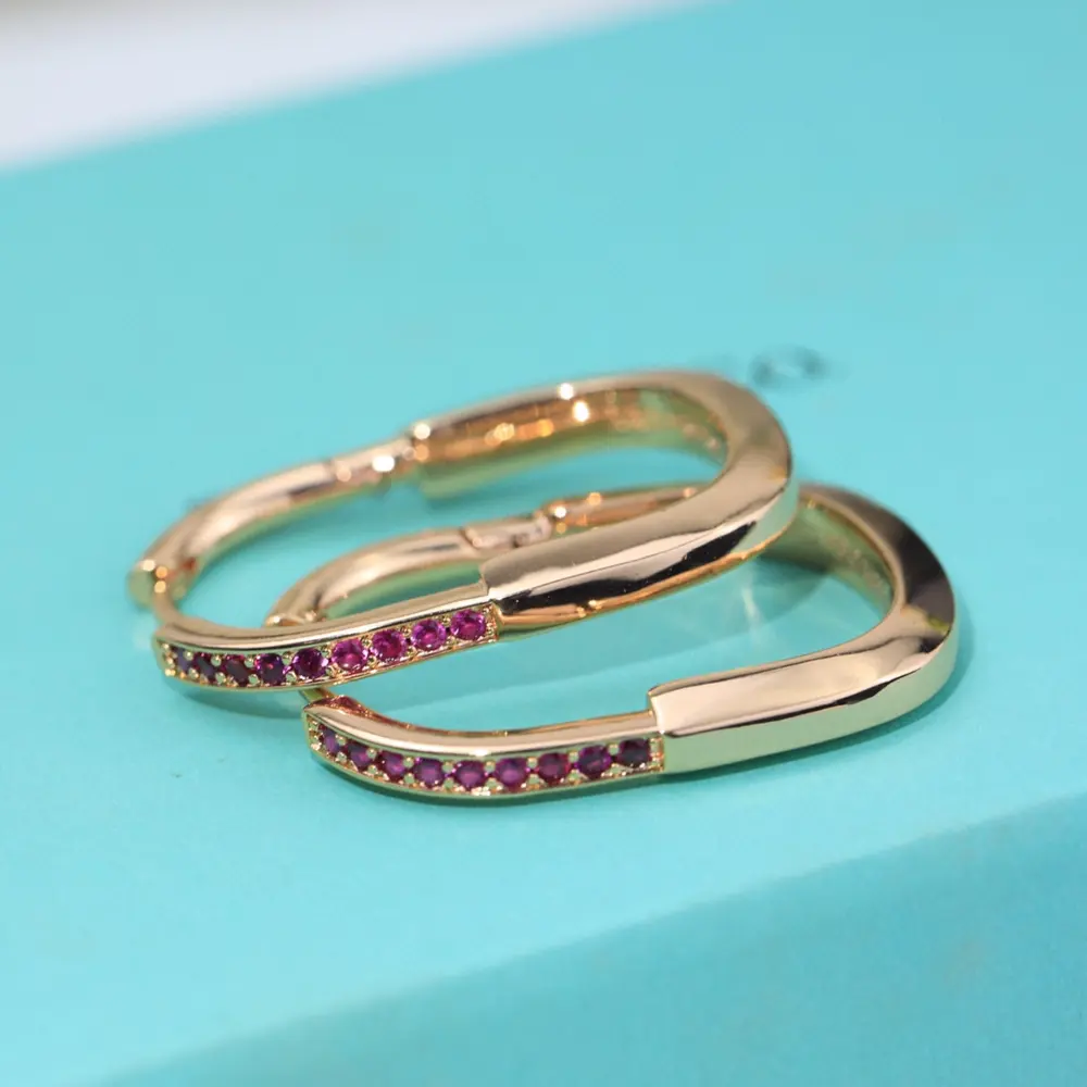 Tiffany’s new earrings Tiffany LOCK ROSE joint series The sparkling light of the inlaid