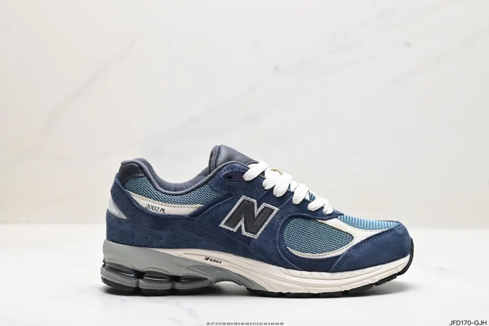 New Balance T-Beam outsole provides arch support to keep gait stable#Exposed cushioning M2002RBV