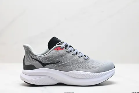 The HOKA brand comes from the Maori language of New Zealand. HOKA means earth 1147833