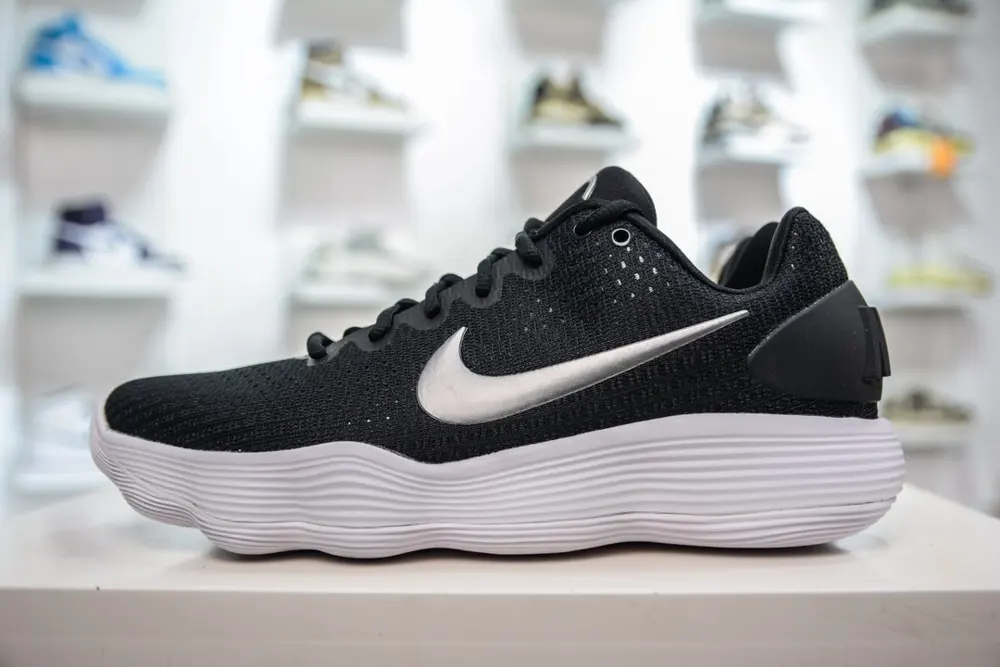 Nike basketball shoes 897812-001