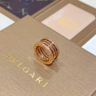 Bvlgari DIVAS’ DREAM series with rose gold in the middle and white gold on the edges