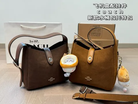 COACH Tote
