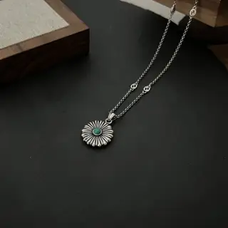 Gucci Interlocking G Flower Emerald Necklace