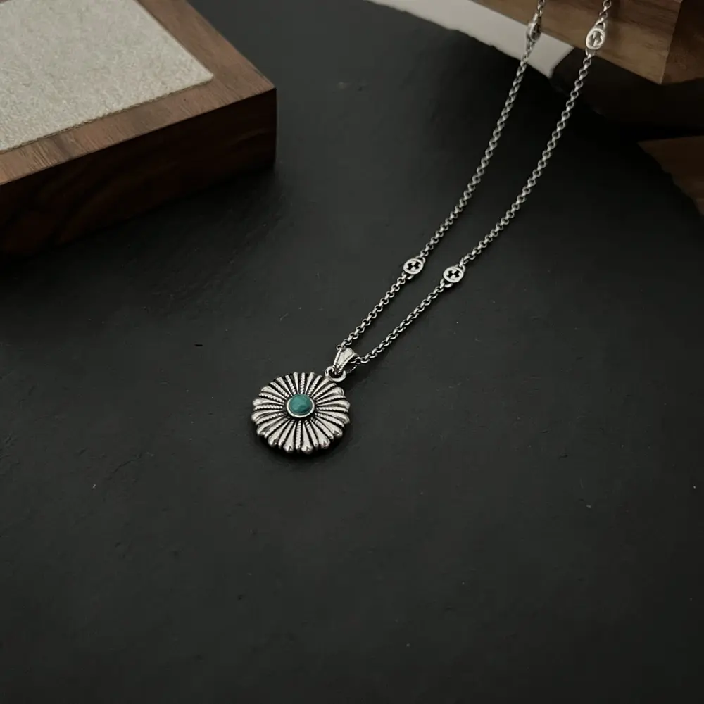 Gucci Interlocking G Flower Emerald Necklace