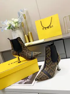 ‍ Fendi autumn and winter new products Super feminine