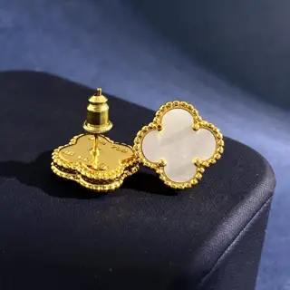 Van Cleef & Arpels Four-leaf Clover Single Flower Earrings