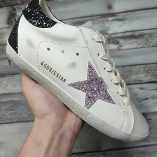 Golden Goose couple’s dirty shoes Golden Goose has become the tacit choice of many