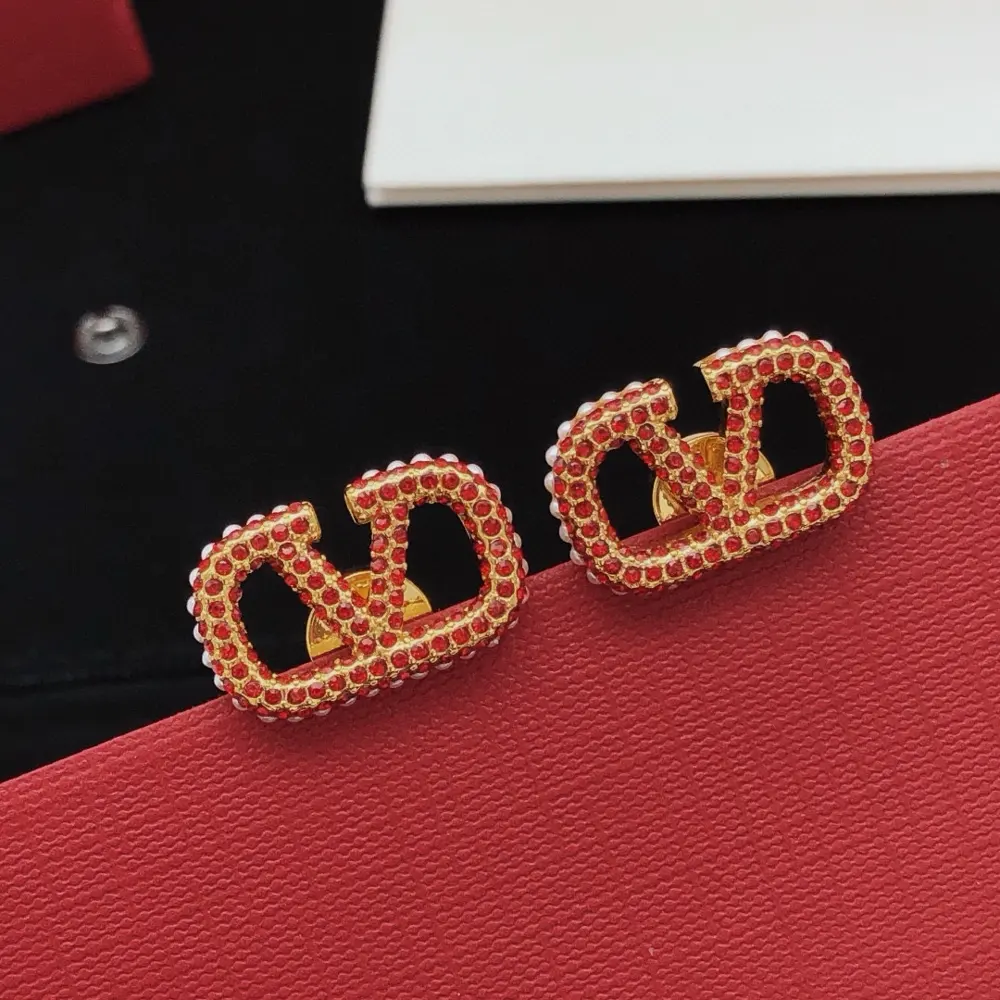 Valentino V-shaped diamond-set rice beads with red edges Earrings