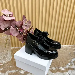 CELINE 24ss The same shoes as Celine and Gao Yuanyuan. Super youthful girl style