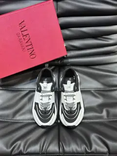 Valentino’s new hot-selling casual sports shoes