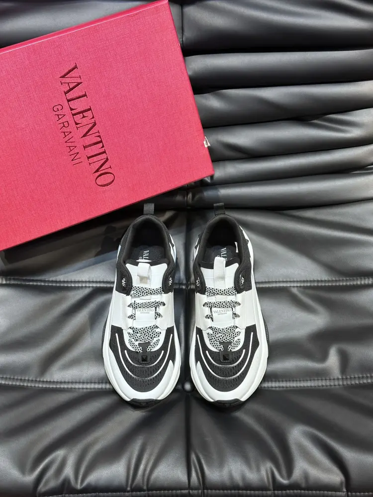 Valentino’s new hot-selling casual sports shoes
