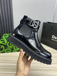 Givenchy Autumn and Winter Follow calfskin men’s models and nude boots