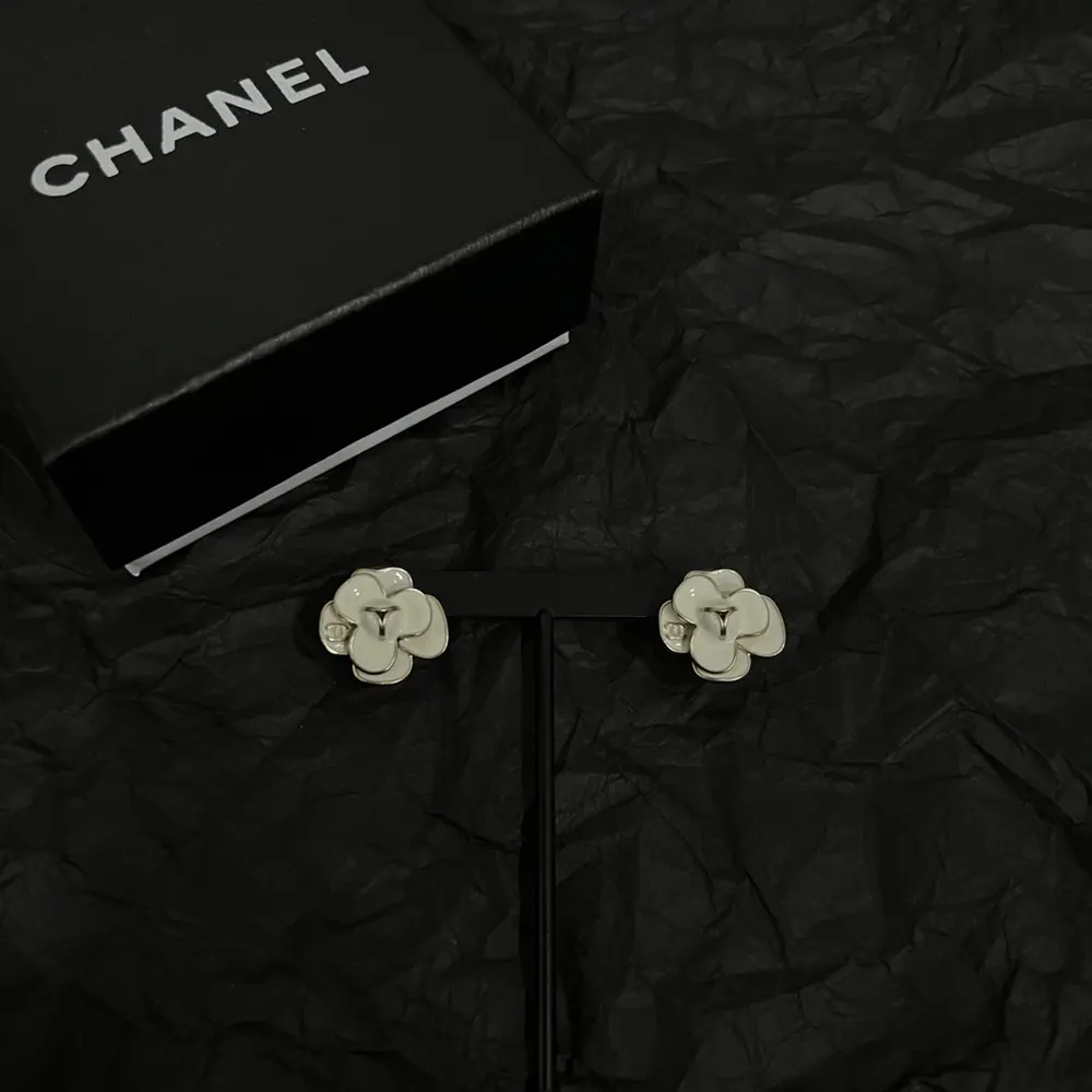 Chanel second-hand earrings
