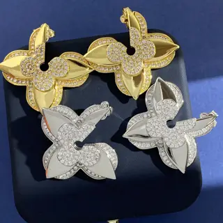 Louis Vuitton diamond-encrusted quatrefoil diamond flower stud earrings