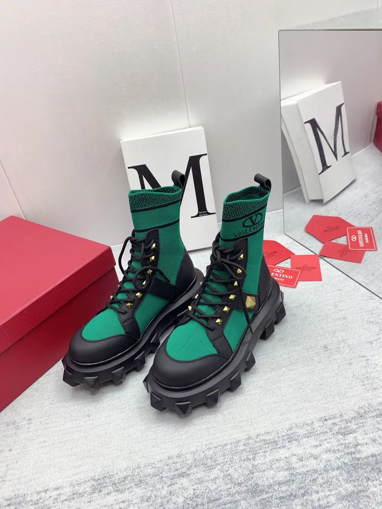 Valentino 2022 autumn and winter latest fashion catwalk Chelsea boots