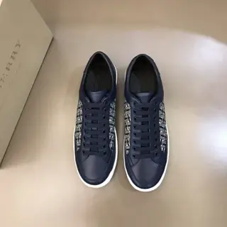Burberry men’s classic low-top sneakers