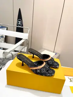 Louis Vuitton open-toe low-heeled shoes