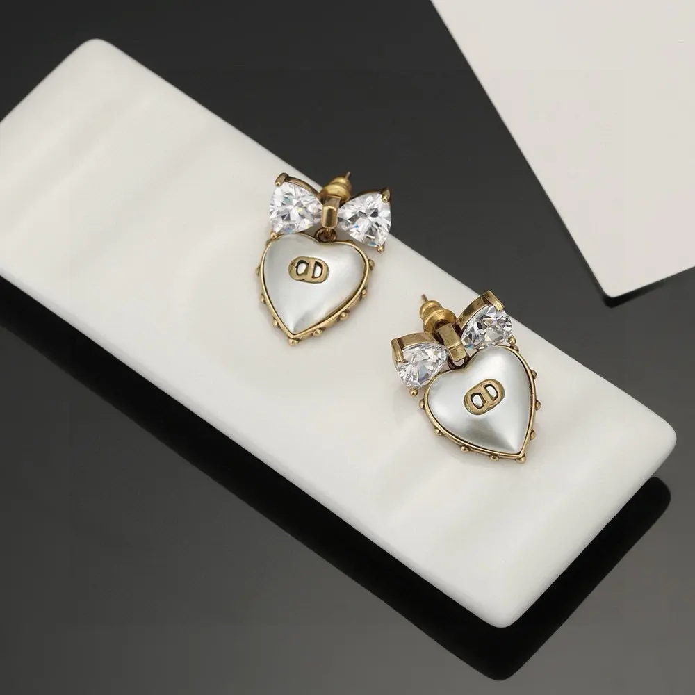 Dior CD Heart Earrings The simple CD design is fashionable