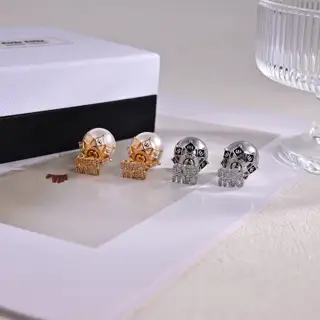 miumiu letter pearl earrings