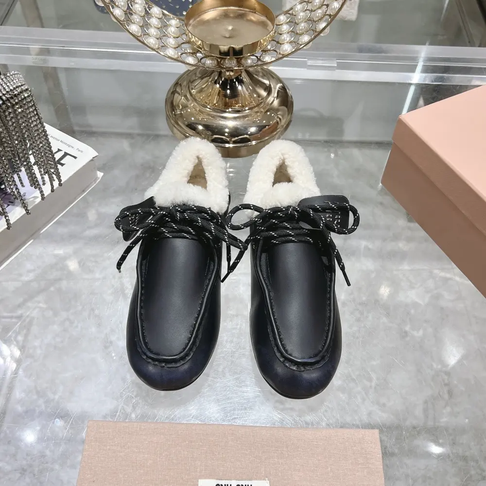 Miu Miu Miu new British style lace-up white shoes casual shoes
