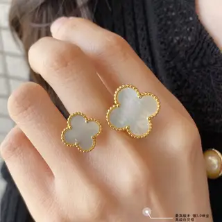 Van Cleef & Arpels Four-leaf Clover High-end White Mother-of-Pearl Open Ring