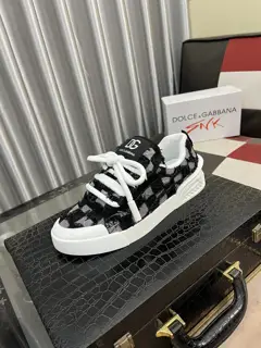 Dolce & Gabbana high-end men’s sports and casual shoes. Original goods from top counters