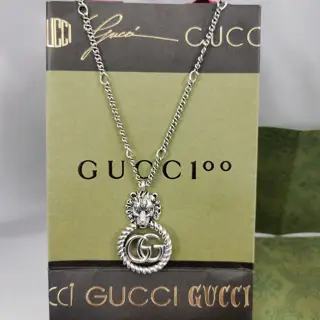 The pendant of this GUcci necklace cleverly combines several iconic elements of LOGO. Wild