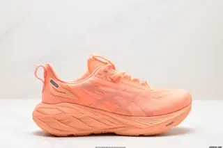 Asics Novablast 4 lightweight running shoes 1012B688-800