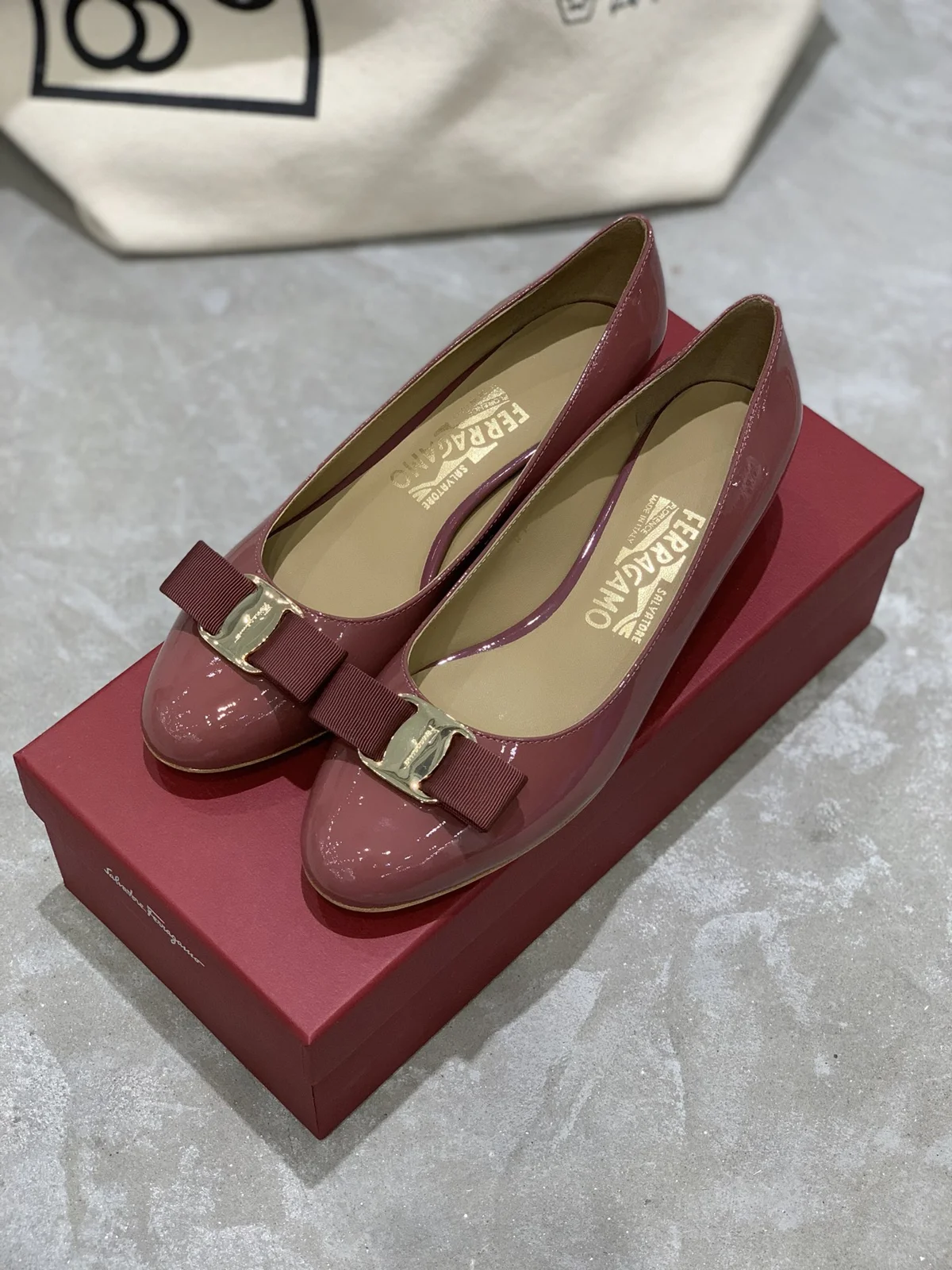 Salvatore Ferragamo Salvatore Ferraga classic VARA bow round-toe ballet shoes