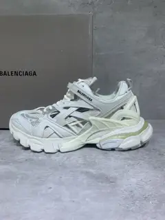 Balenciaga Track 4.0 Balenciaga 4th generation Added a new design While continuing the