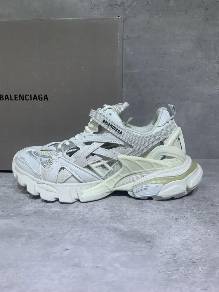 Balenciaga Track 4.0 Balenciaga 4th generation Added a new design While continuing the