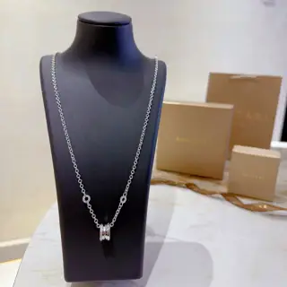Bvlgari DIVAS’ DREAM series is in perfect condition and has invincible details. The unique