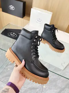 PRADA New Prada 2024 Fall/Winter catwalk boots. Original Taikoo Hui purchase