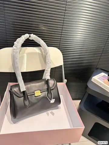MiuMiu Baguette