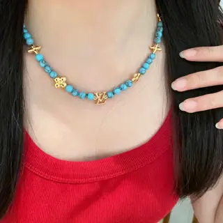 Louis Vuitton classic floral design double flower design pendant necklace